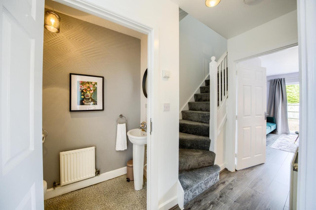 Сasa de vacaciones Contemporary House, M6, Cbs Arena - Ricoh, Private Parking, Sleeps 5, By Empower Homes Coventry